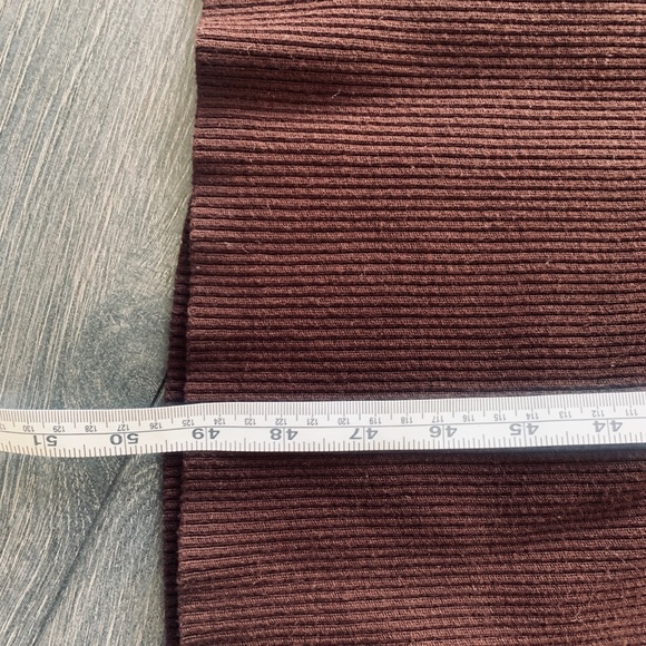 Sleeveless turtleneck ribbed dress - Picture 6 of 7